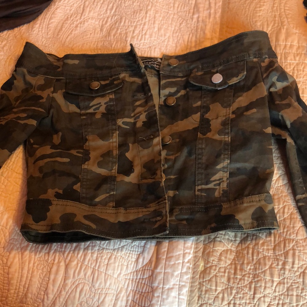 hey guys this is a crop jacket
